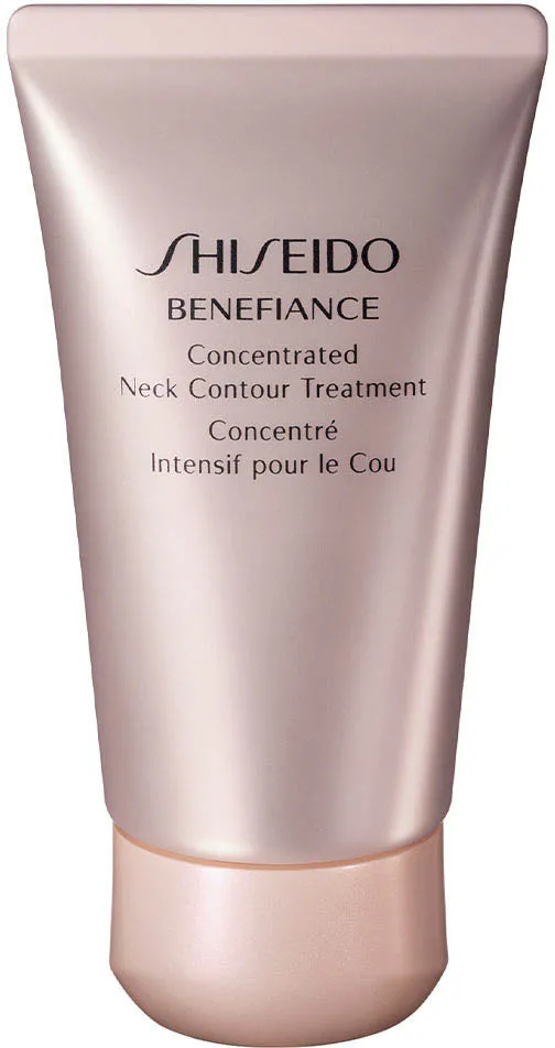 Traitement de contour du cou concentré sur les rides 24